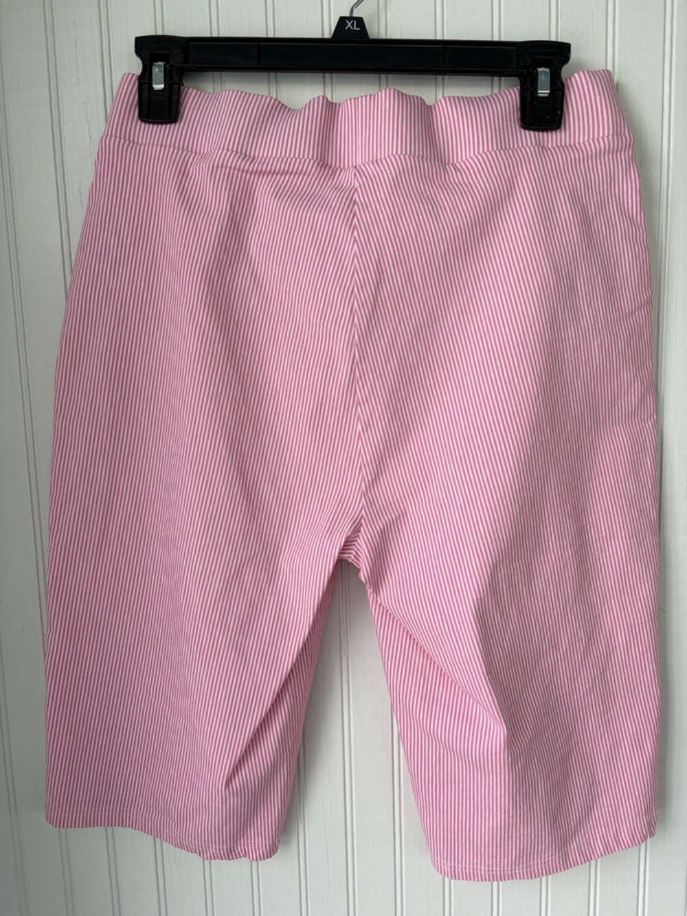 Donna Moore (L) Comfort Stretch Pink Seersucker Bermuda Pull-On Stretch Shorts - Picture 4 of 4